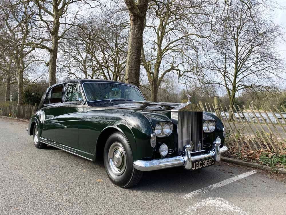 Relax With This 1965 Rolls-Royce Phantom V