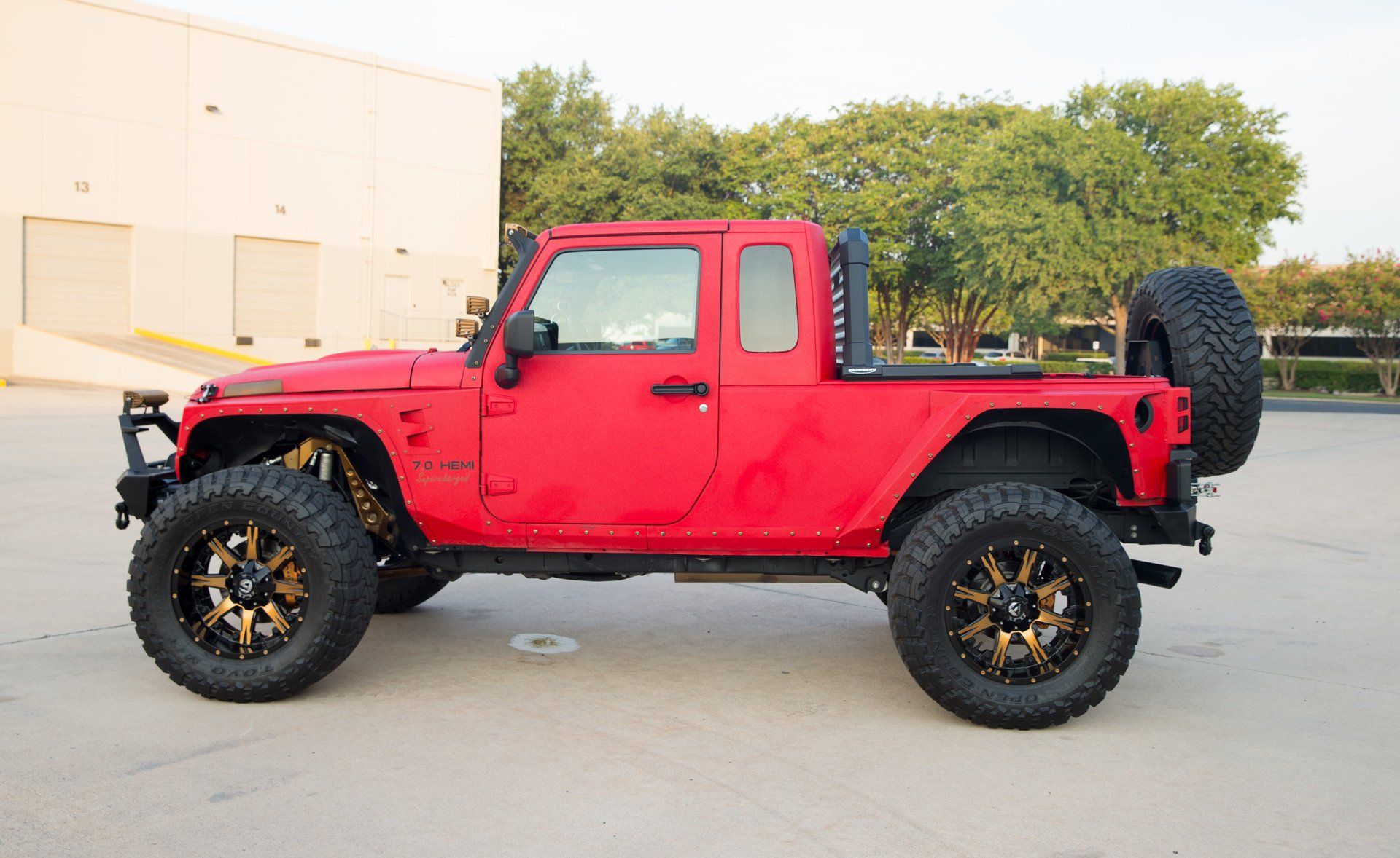 Steal The Show In This Supercharged Starwood SEMA Jeep JK-8