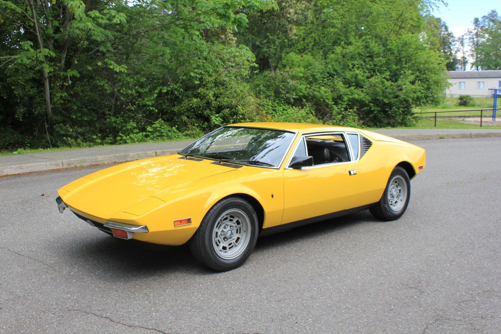 <img src="1971-pantera.jpg" alt="A 1971 De Tomaso Pantera heading to auction">