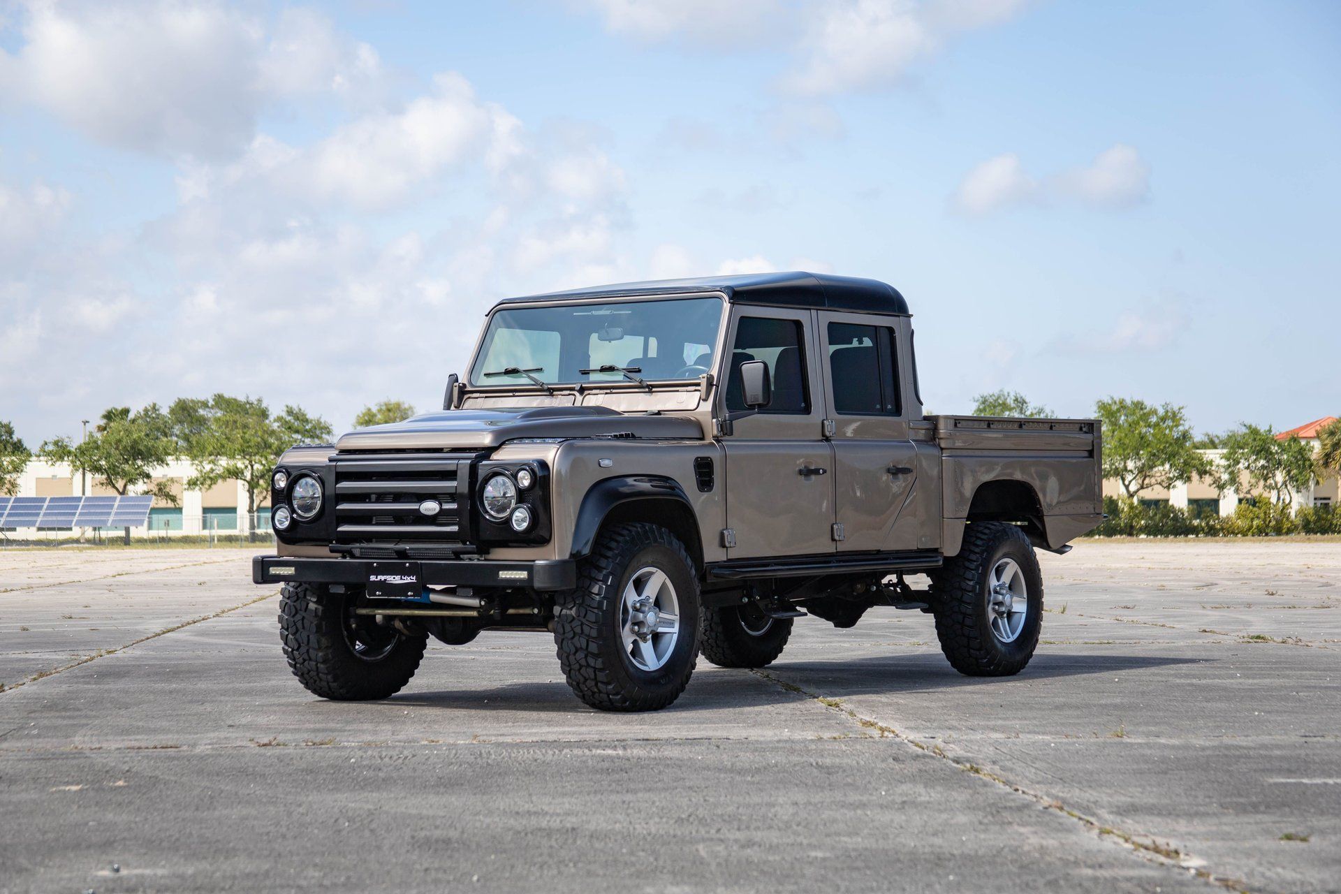 <img src="1997-land-rover-defender-90.jpeg" alt="A custom 1997 Land Rover Defender 90 turned into a 130">