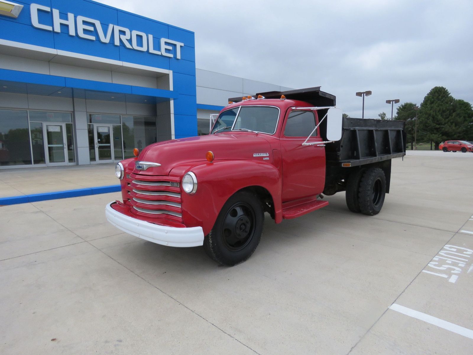 <img src="don-1949-6400.jpg" alt="A 1949 Chevrolet 6400 Series Short-Wheel-Base Dump Truck">