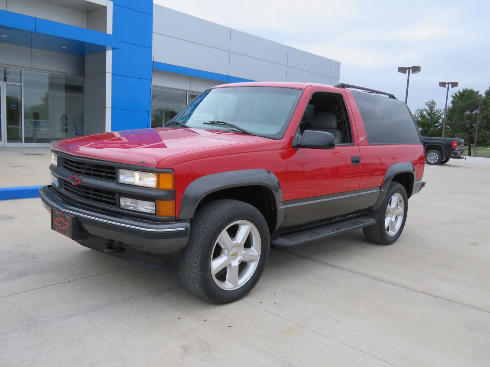 <img src="don-1997-tahoe.jpg" alt="1997 Chevrolet Tahoe 2-Door Sport">