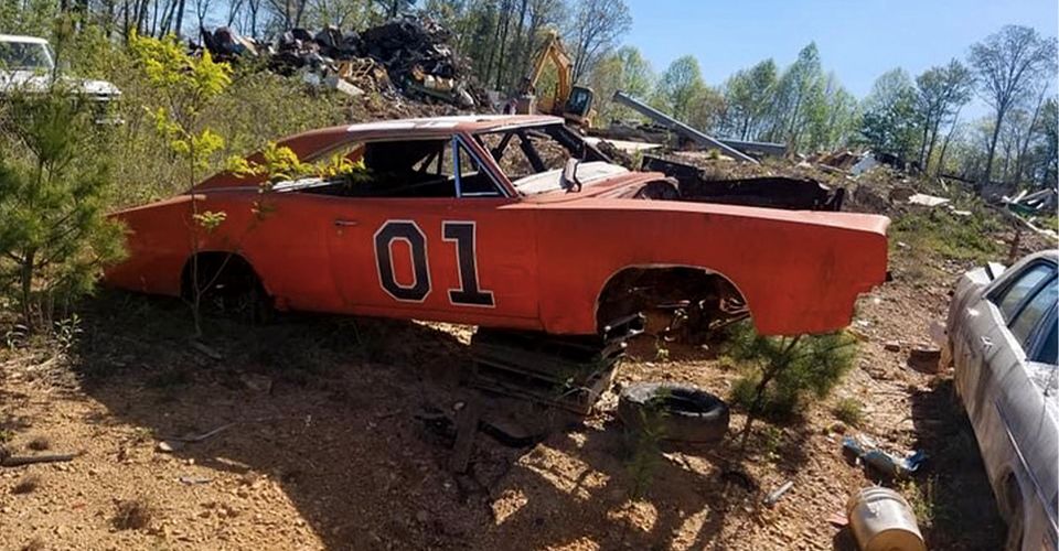 General Lee Graveyard: 'Dukes Of Hazzard' Jump Cars Spotted In Georgia  Junkyard