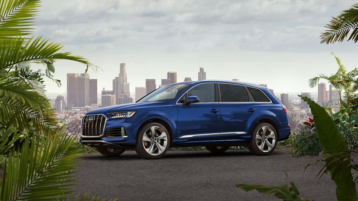 <img src="gronk-audi.jpg" alt="An Audi Q7">