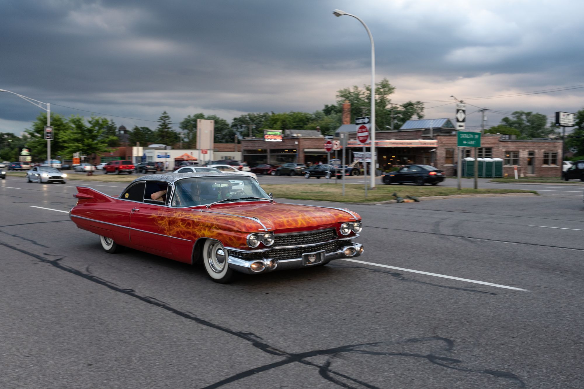 <img src="woodward-cruising.jpg" alt="Woodward Dream Cruise">