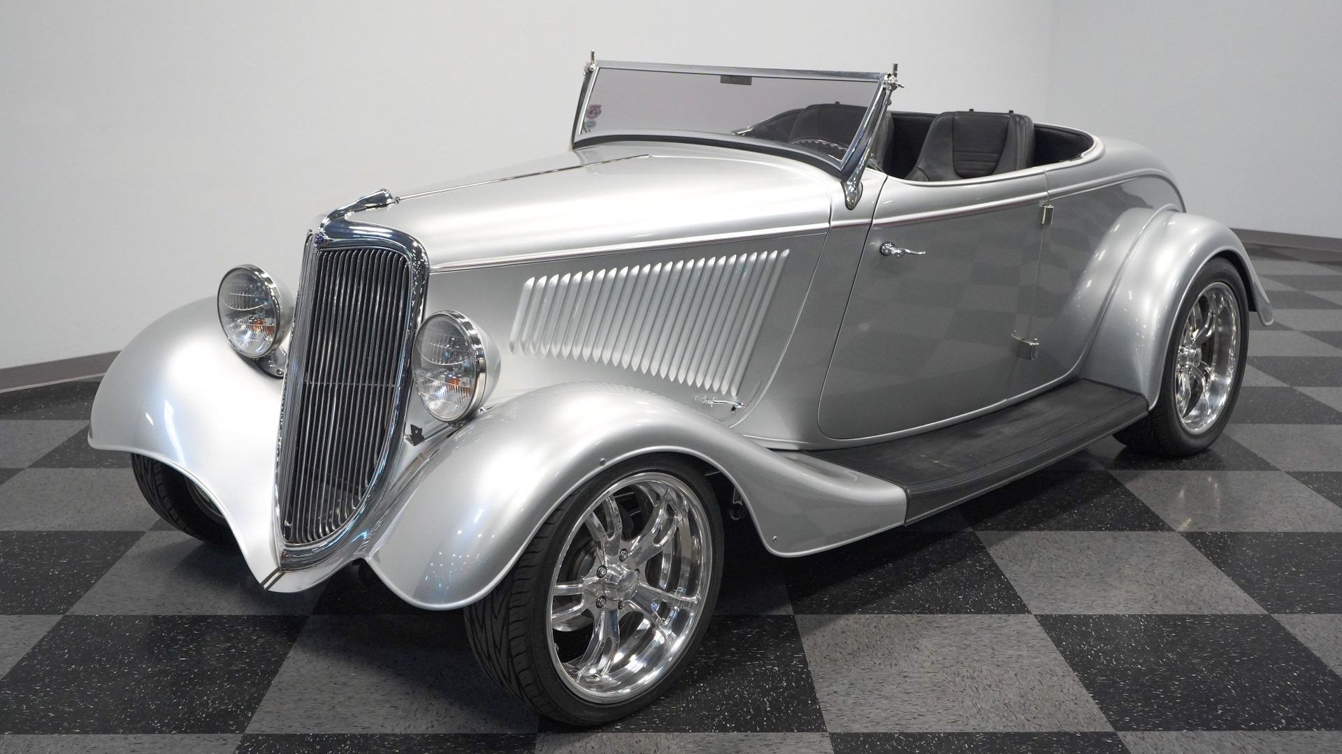 1934 Ford Roadster Has V8 Power 