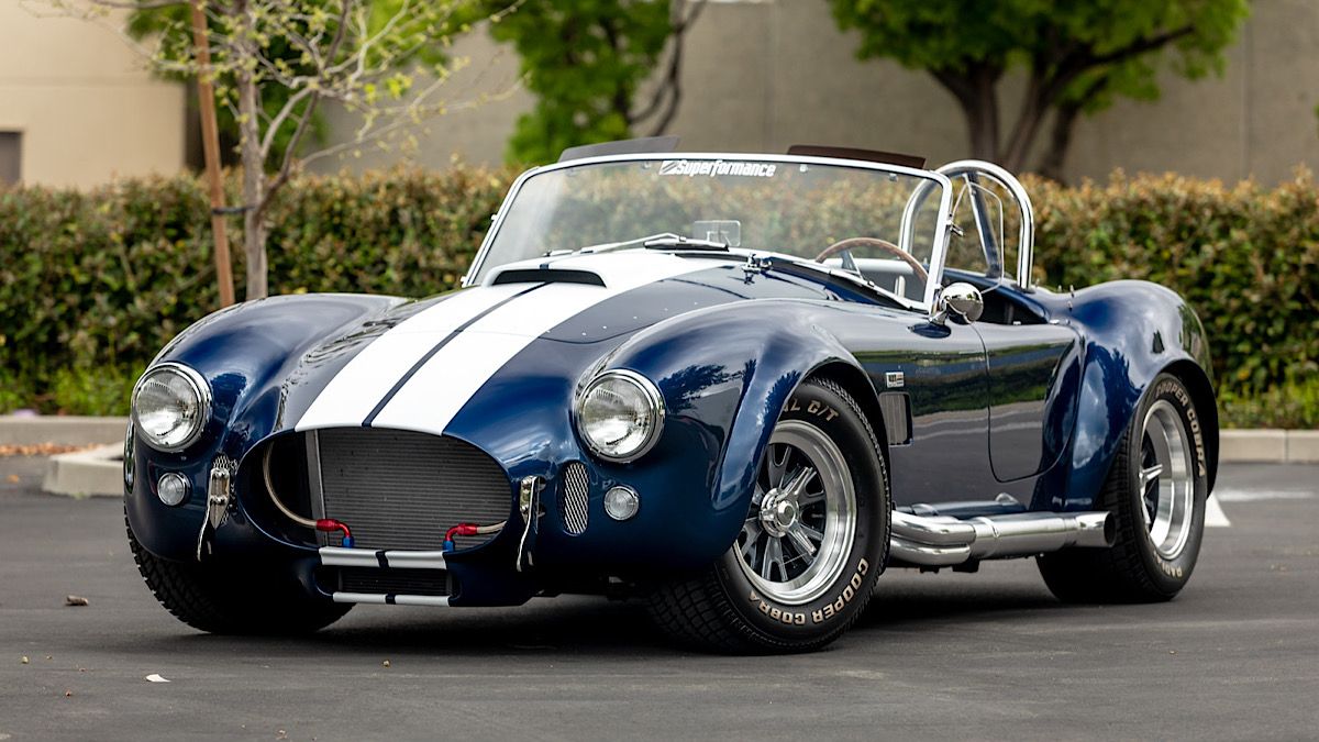 <img src="2019-cobra.jpg" alt="2019 Cobra 427 from Ford v Ferrari">