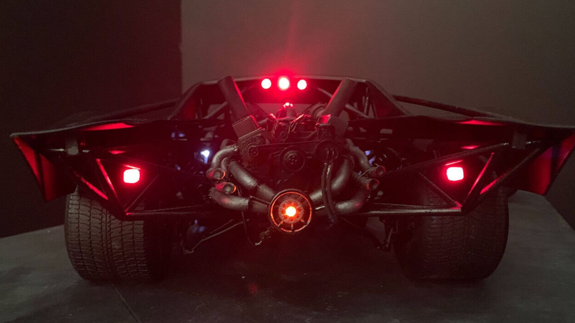 We Finally See The Disappointing New Batmobile Uncloaked 