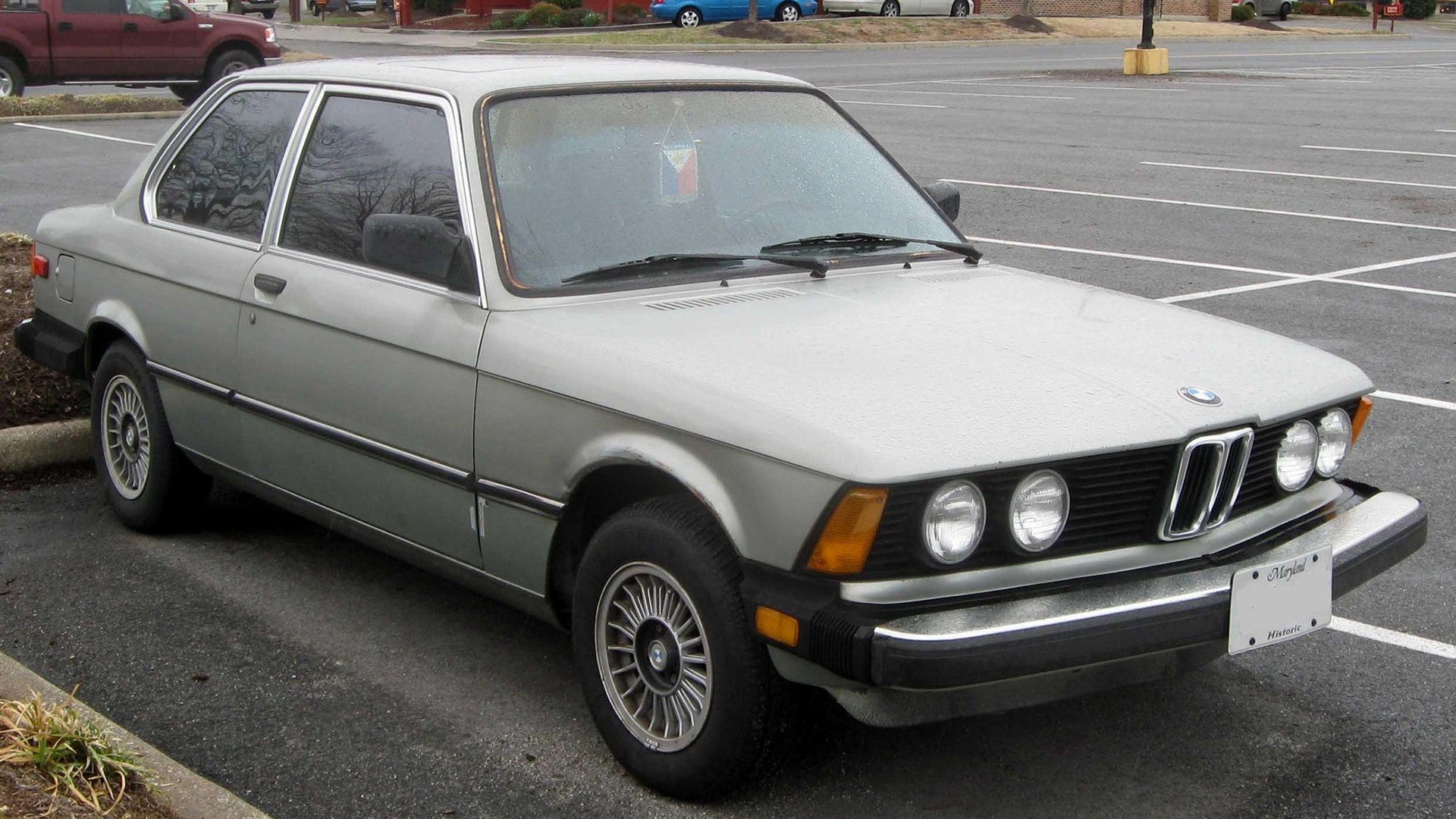 <img src="elon-musk-bmw.jpg" alt="A 1978 BMW 320i">