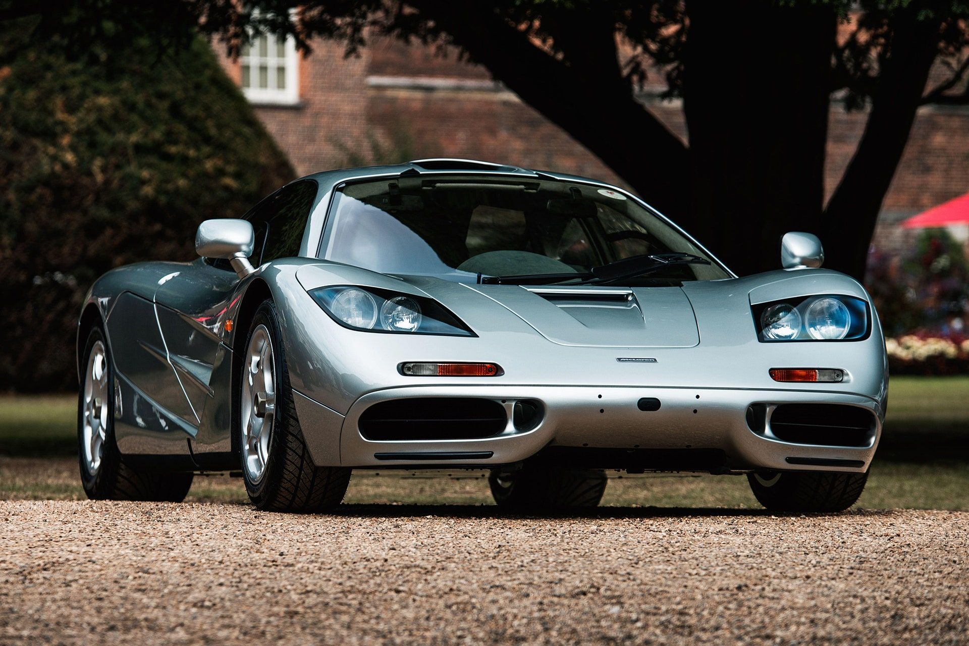 <img src="elon-musk-mclaren.jpg" alt="A 1997 McLaren F1">