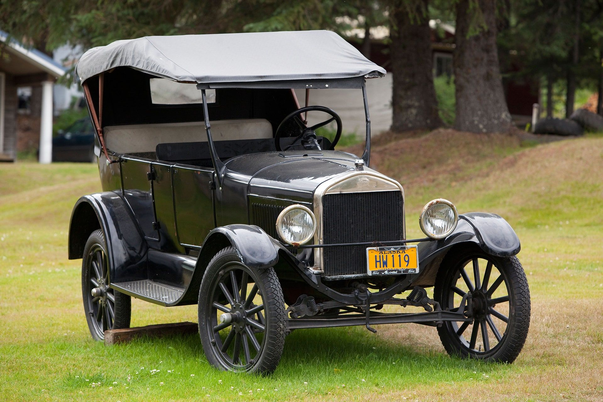 <img src="elon-musk-model-t.jpg" alt="Ford Model T">