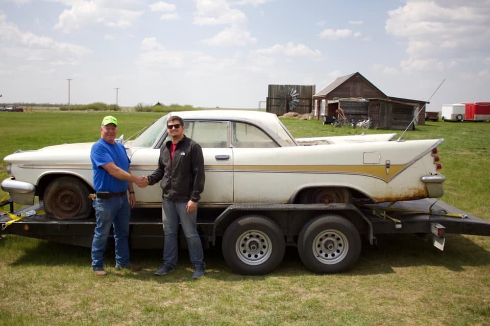 <img src="1959-desoto-trailer.jpeg" alt="1959 DeSoto Adventurer">