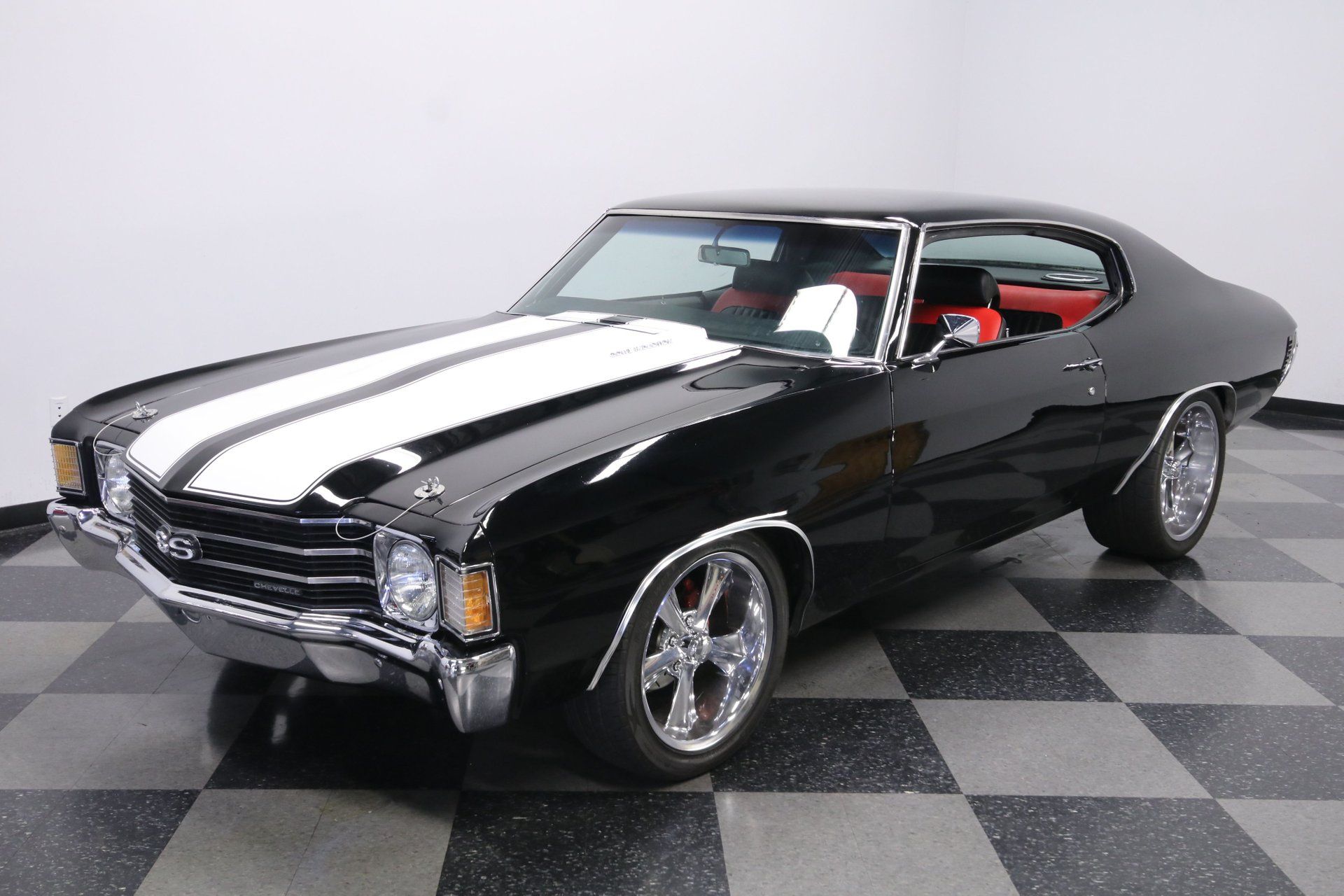 <img src="1972-chevelle.jpeg" alt="A 1972 Chevrolet Chevelle SS Restomod">