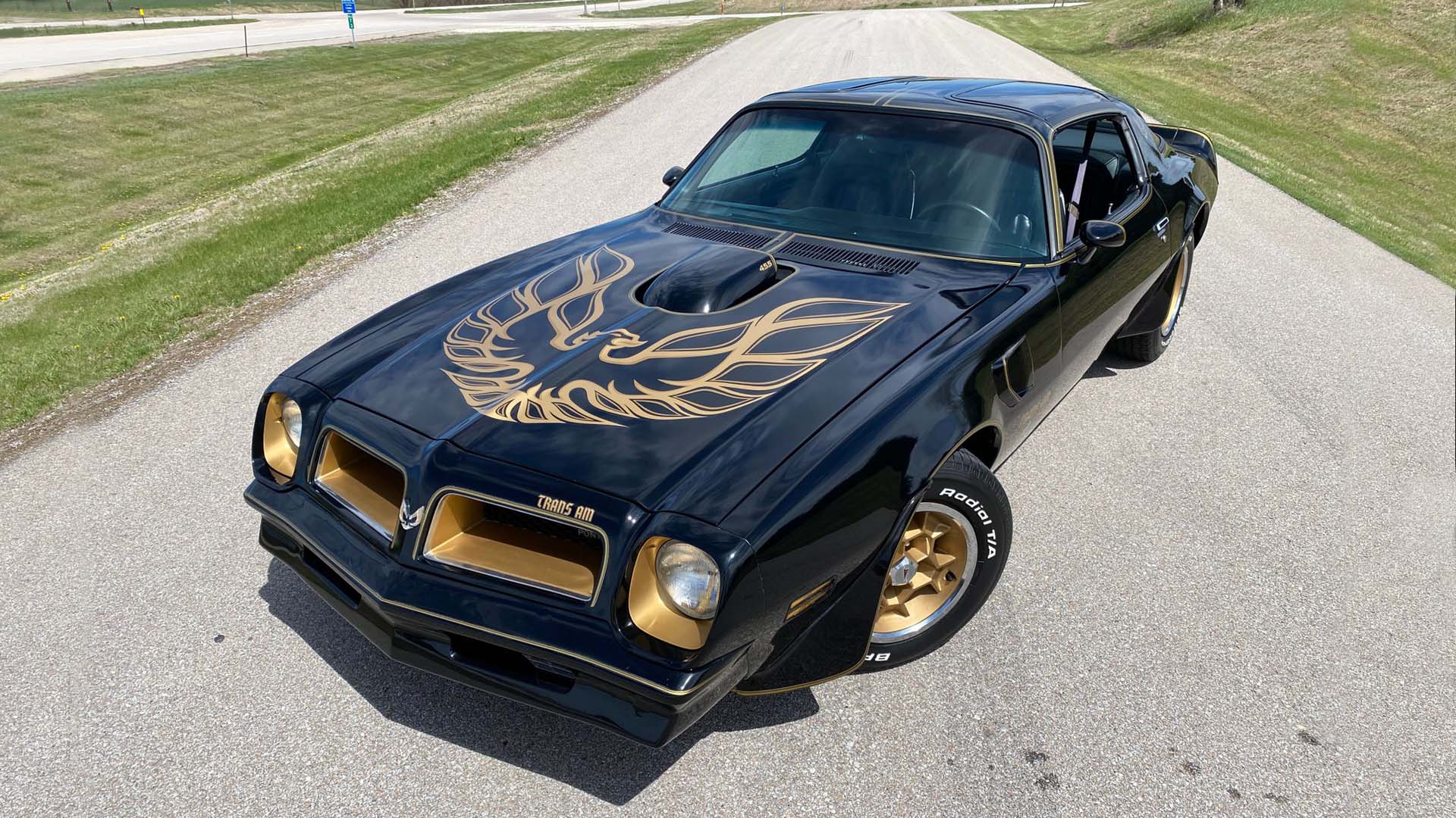 Here's The Real Story Behind Pontiac's Black-And-Gold Tra...