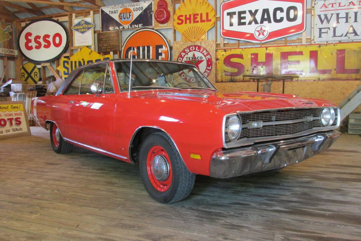 <img src="1969-dodge-dart-front.jpg" alt="A 1969 Dodge Dart Swinger barn find on Craigslist">