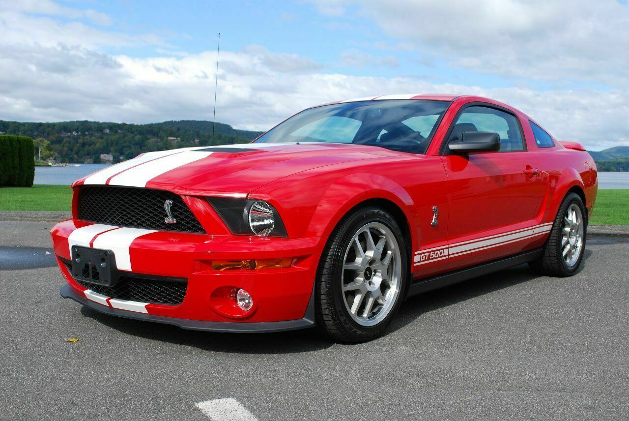 <img src="2007-shelby.jpg" alt="The 2007 Shelby GT500 from the "I Am Legend" film">