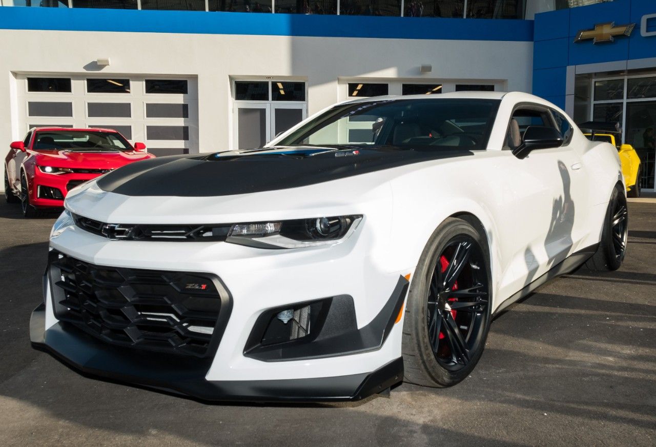 <img src="2018CamaroZL11LEReveal05.JPG" alt="2018 Chevrolet Camaro ZL1 1LE reveal at Daytona">