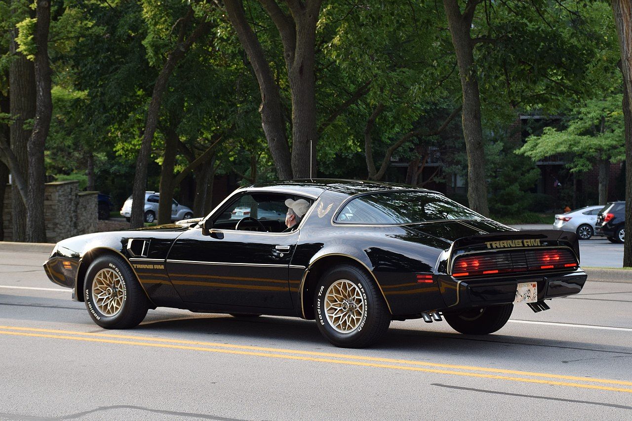 <img src="pontiac-trans-am.jpg" alt="A Pontiac Trans Am">