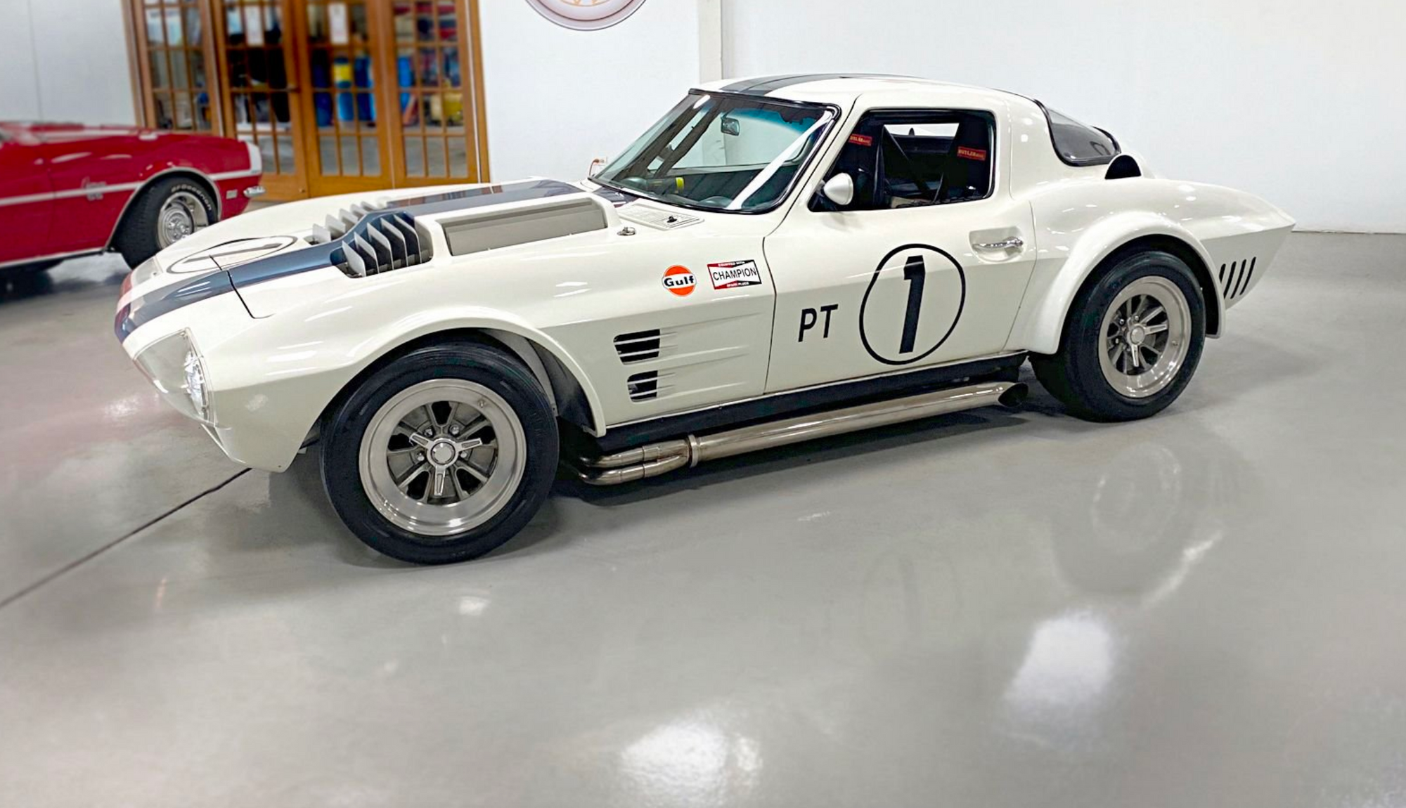 McLarenPowered 1965 Corvette Grand Sport Is A Tribute To '60s Racing