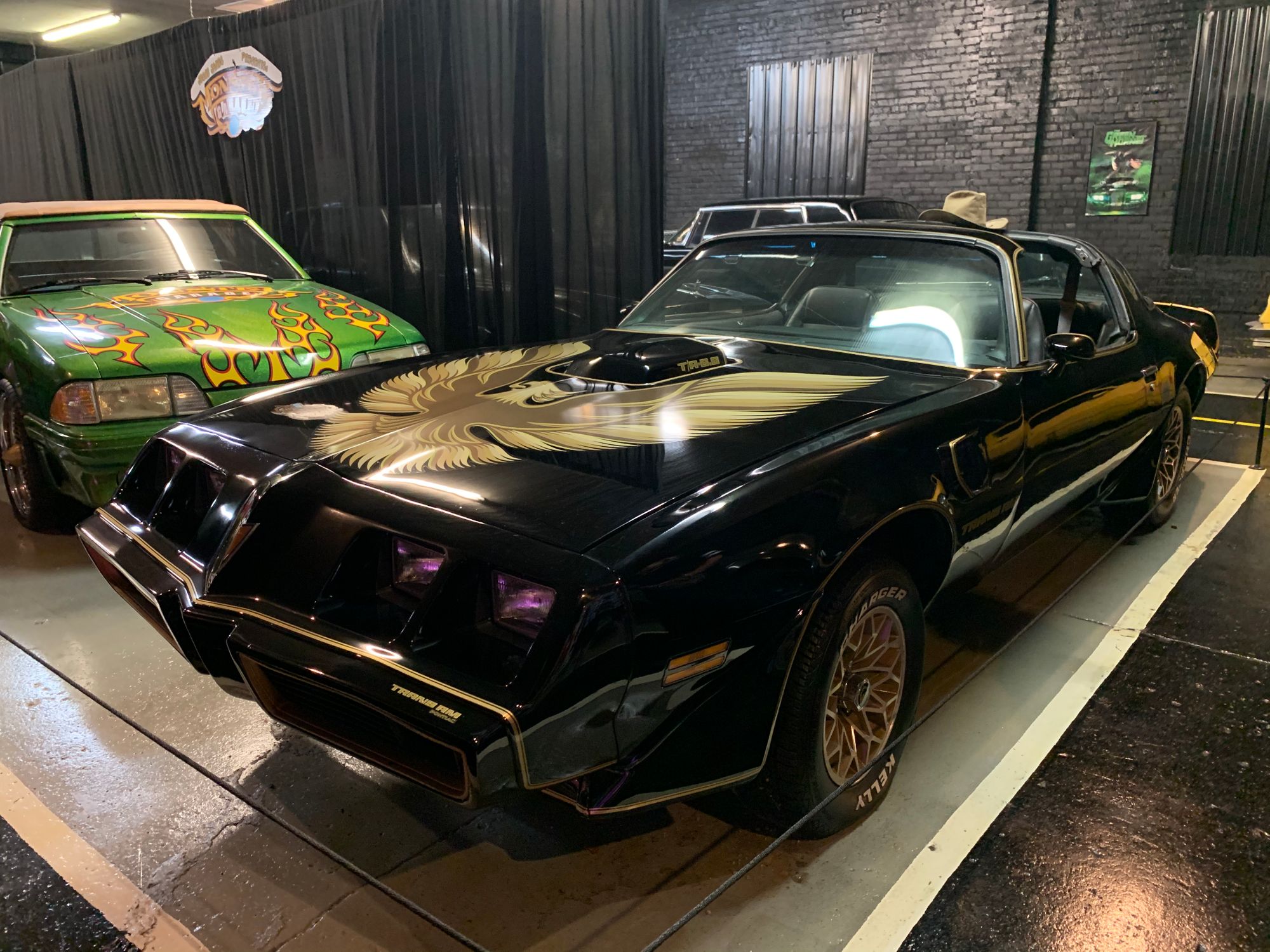 <img src="smokey.jpg" alt="1979 Pontiac Trans Am">