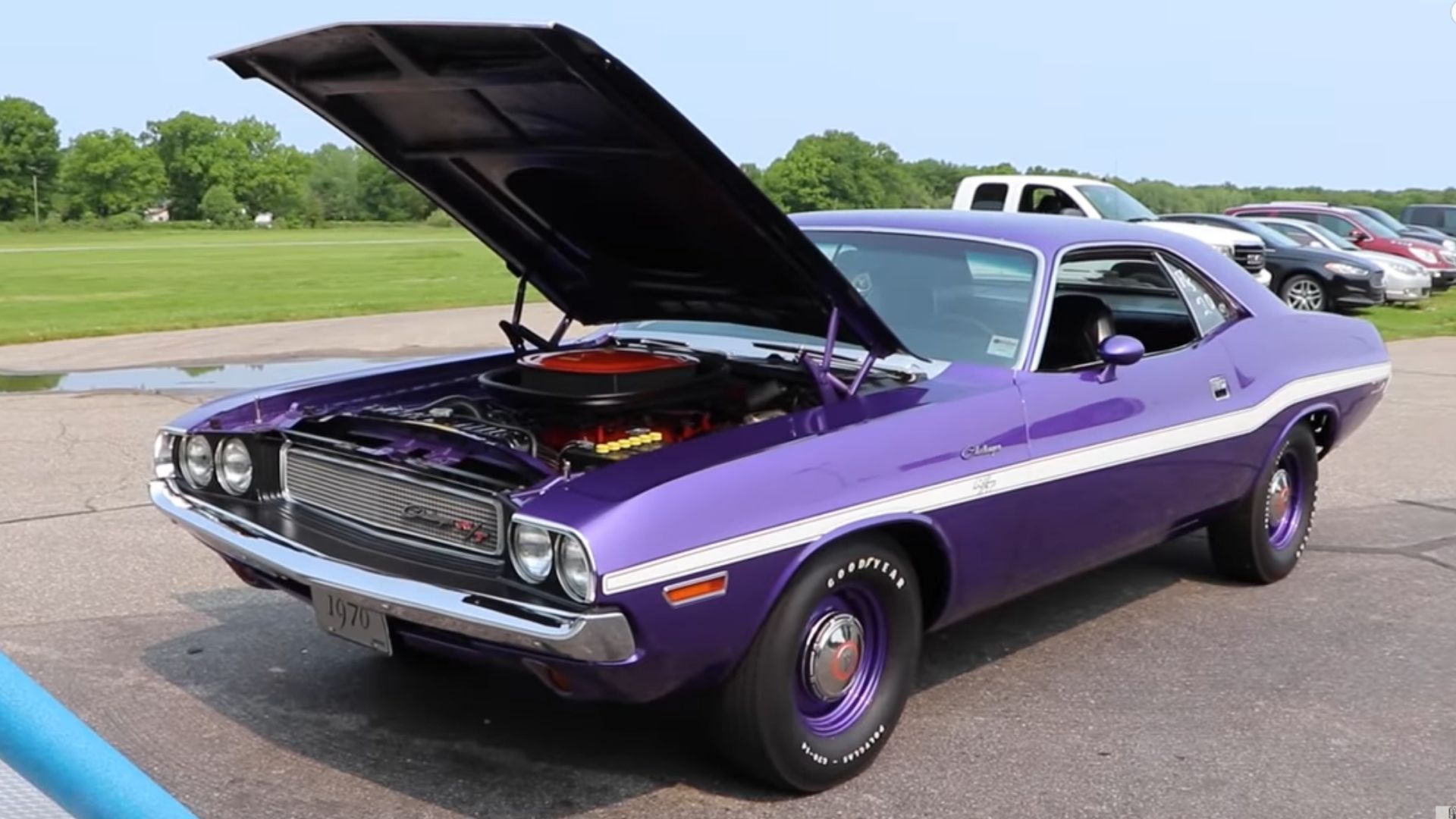 1970 Dodge Challenger R/T Races 1969 Chevelle SS