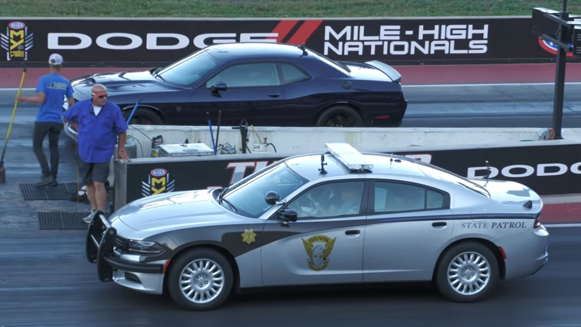 Dodge Hellcat Redeye Races Charger Police Car