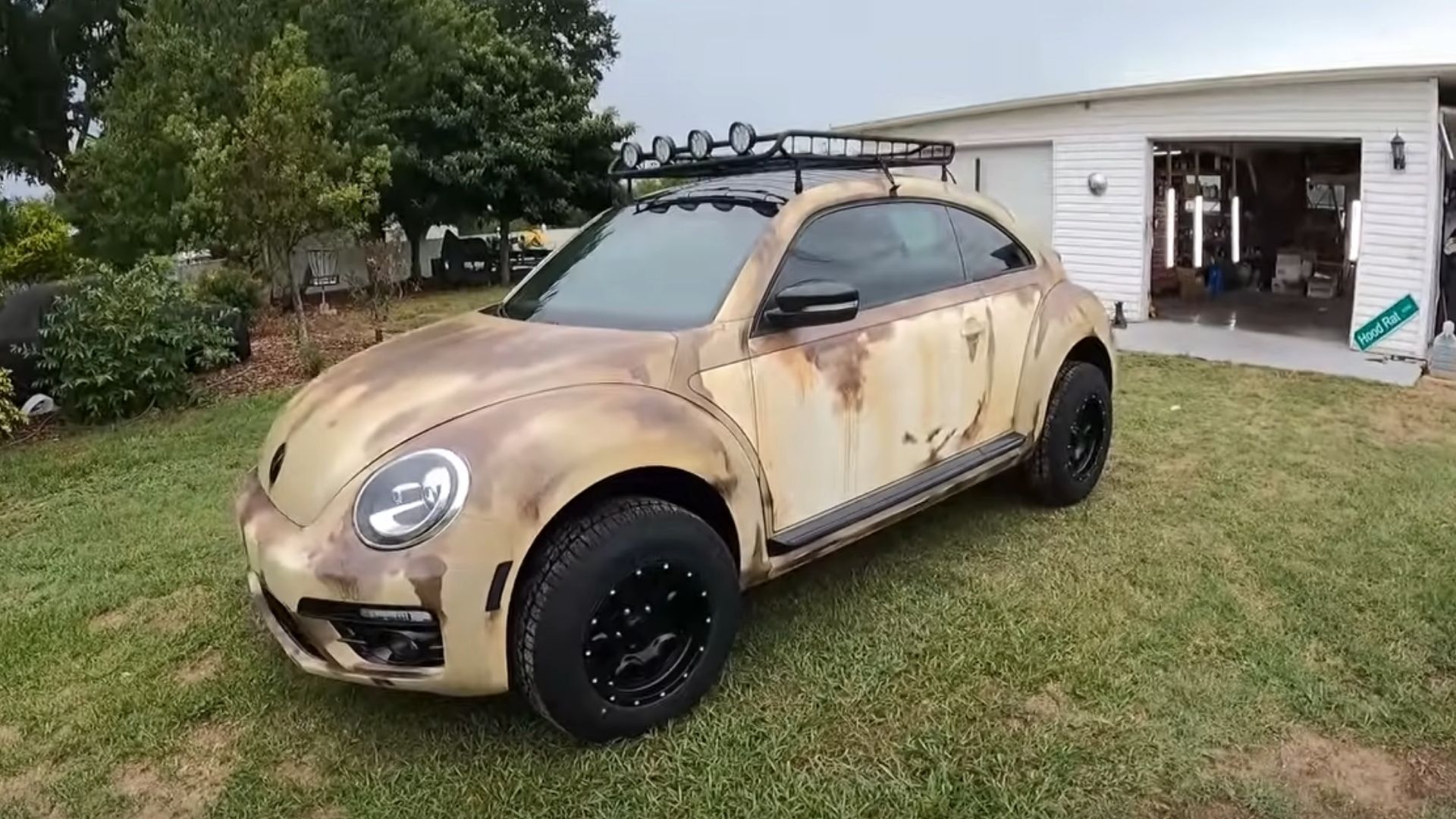 OffRoad Volkswagen Beetle Rocks