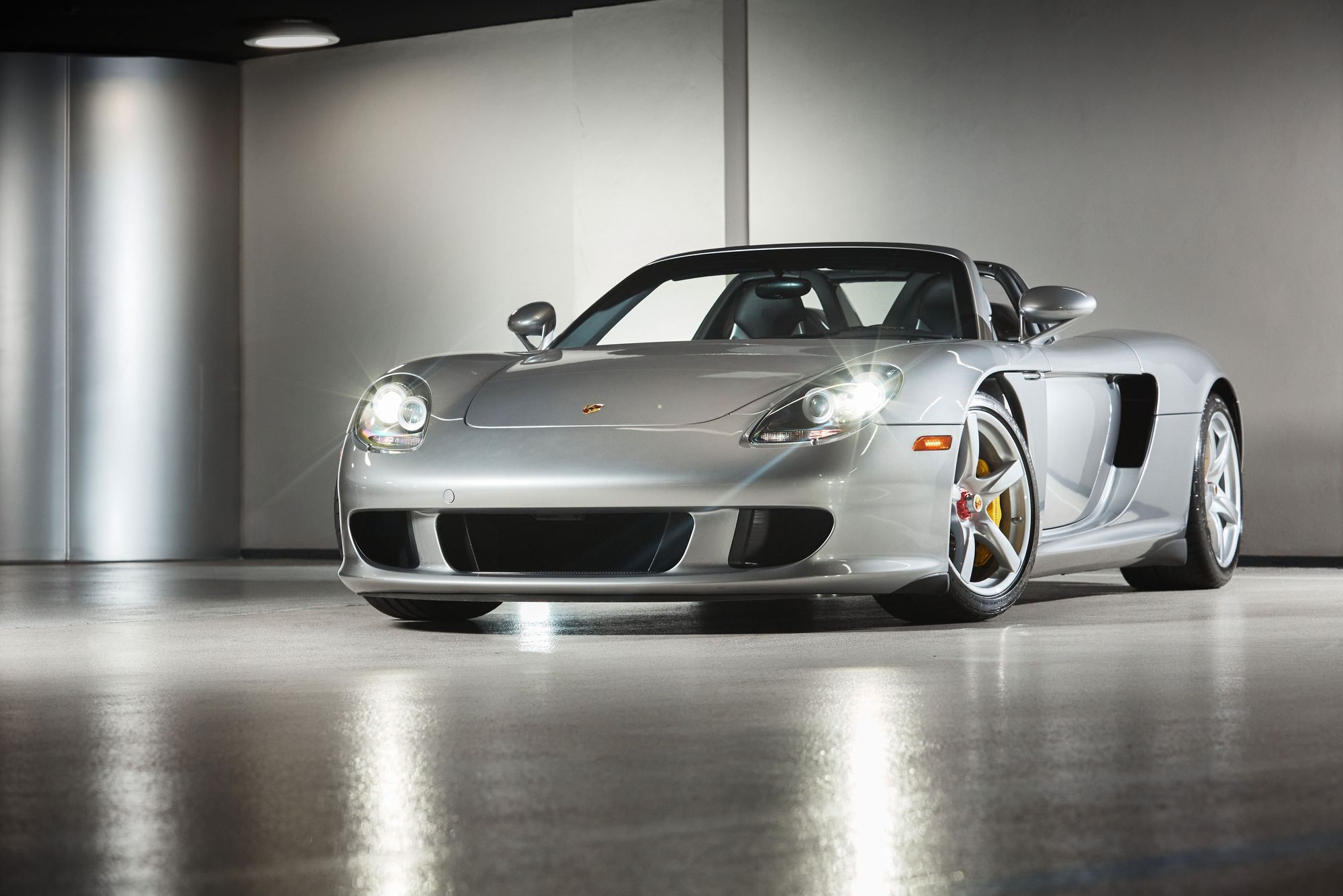 2005 Porsche Carrera GT Stuns Onlookers
