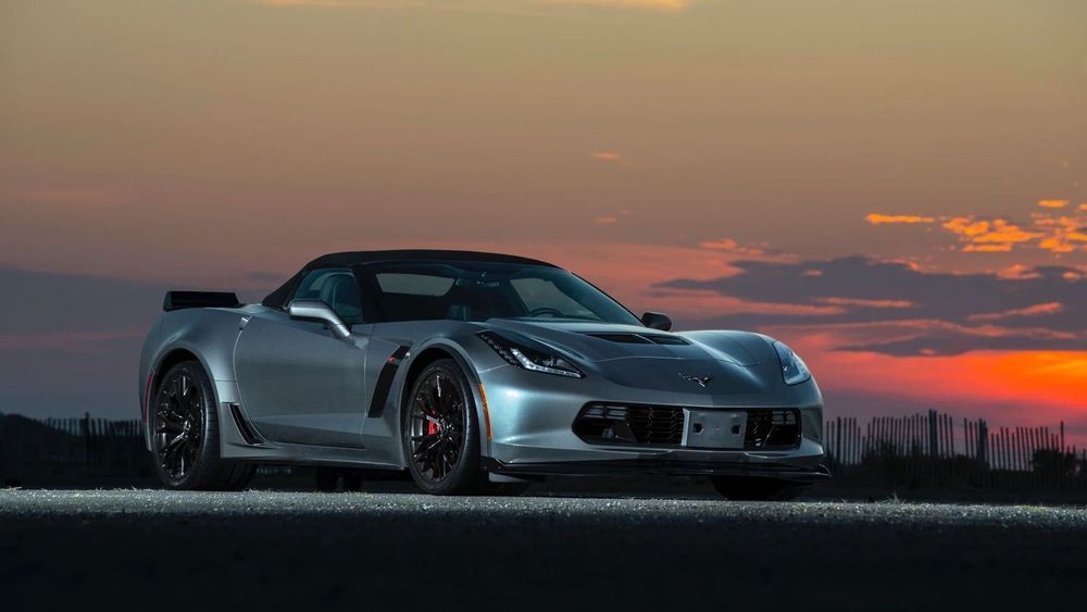 Chevrolet Corvette перед