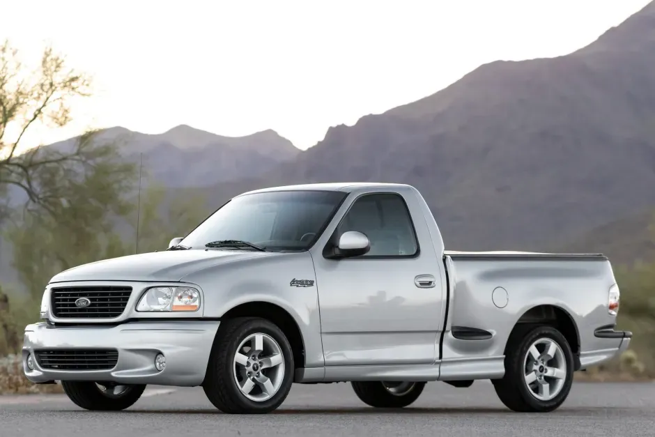 フォードF-150 1/21 1,900-Mile 2001 Ford F-150 Lightning At No Reserve