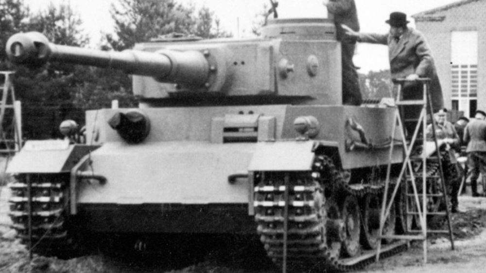Ferdinand Porsche’s GasElectric Hybrid Tanks