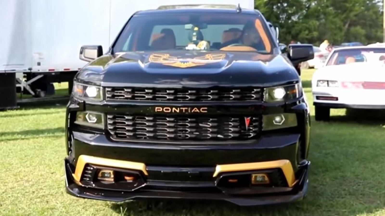 Pontiac Trans Am Bandit Silverado Turns Heads