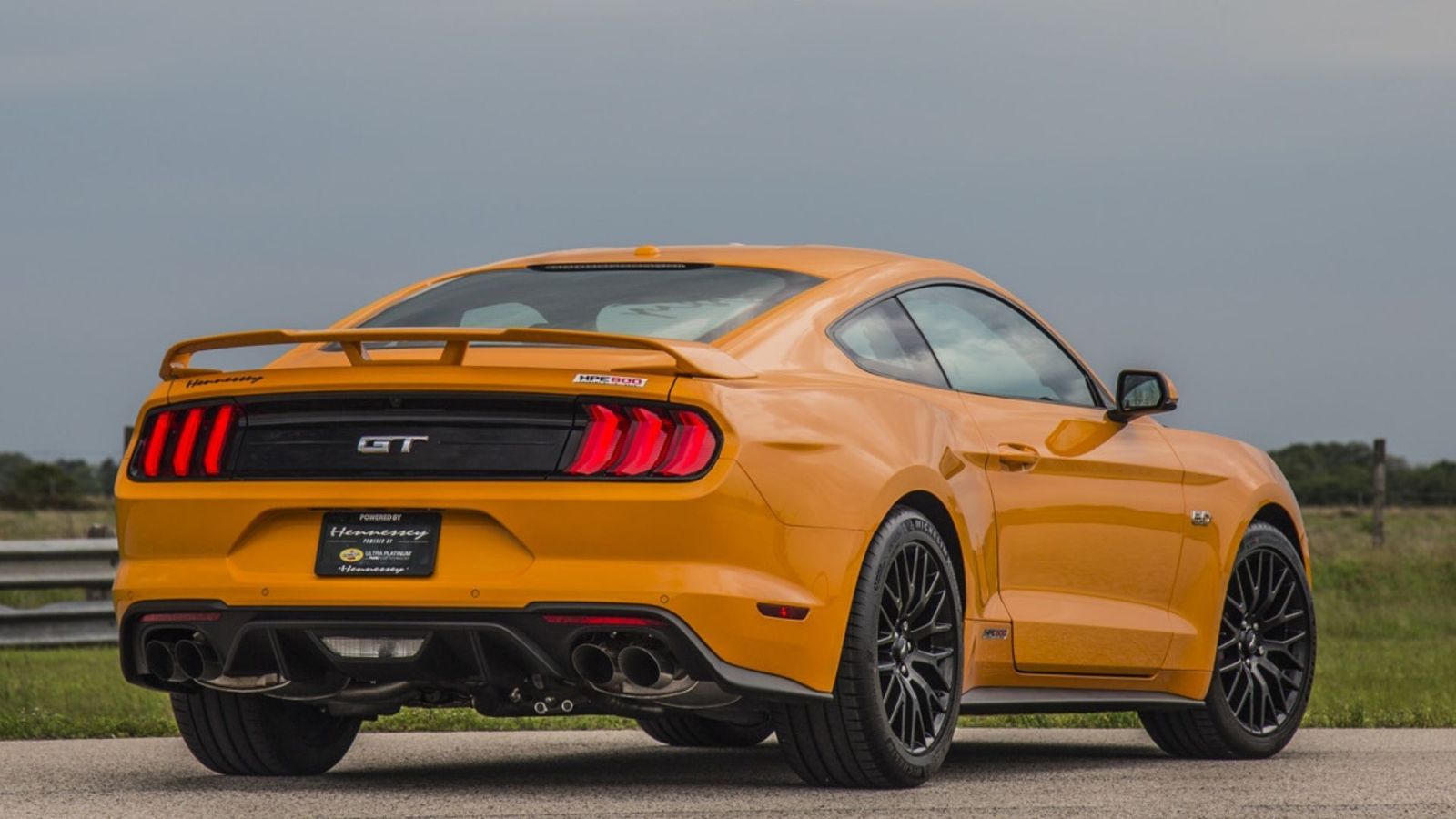 Ford Mustang gt 530 оранжевый