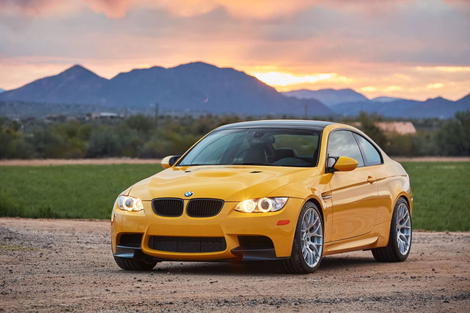 BMW m3 купе глянцевого цвета