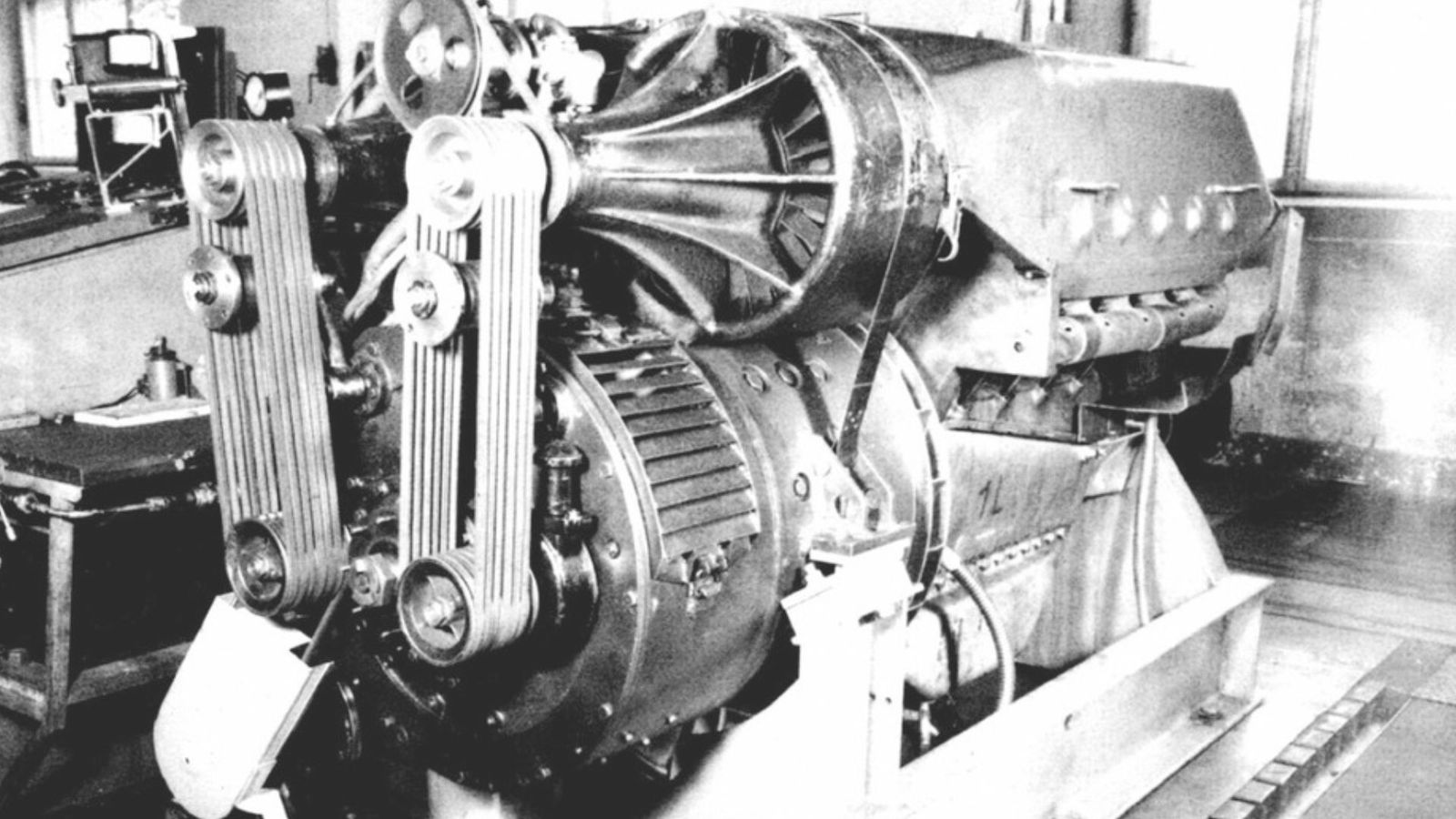 Ferdinand Porsche’s GasElectric Hybrid Tanks