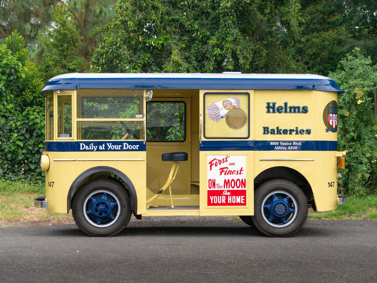 1936 Twin Coach Helms Bakery Delivery Truck