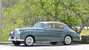 Luxuriously Cruise In A 1957 Bentley S1