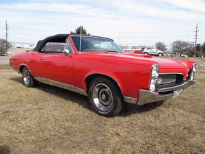 Look Fine In This 1967 Pontiac GTO Convertible Clone