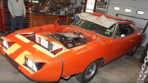 Check Out This Trailer Find 1969 Dodge Charger Daytona