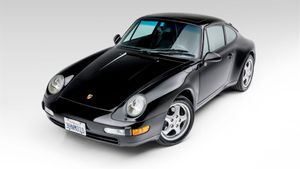 1995 Porsche 911 Carrera Provides Affordable Air Cooling Fun