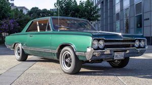 Super-Clean 1965 Oldsmobile 442 Hides Restomod Upgrades