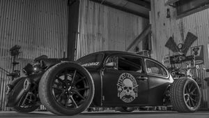 Lucky Gunner Hemi-Powered VW Bug Is Ridiculous Fun