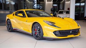 2018 Ferrari 812 Superfast Makes For A Great Entrance