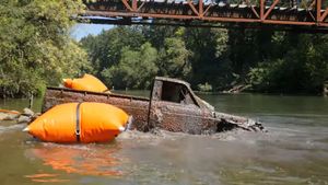 Divers Pull Dodge Pickup Truck From Oregon River