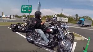 Motorcycle Monday: Watch A 1939 Harley-Davidson EL Knucklehead Cruise Japan