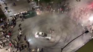 Dangerous Drivers Do Smokey Donuts In Seattle For Over An Hour, Injuring And Endangering Many