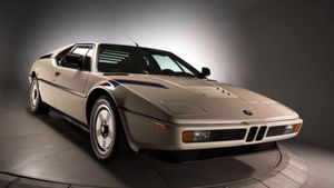 Guy Hunts Down His Ideal BMW M1 For Years