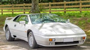 Lotus Esprit Made Famous By Pretty Woman Sells At Auction