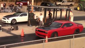 Watch Some Modern Muscle Cars Drag Race