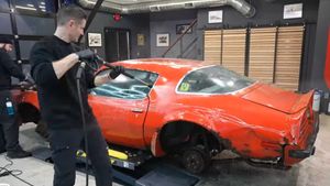 Barn Find 1975 Pontiac Trans Am 455 HO Gets Washed